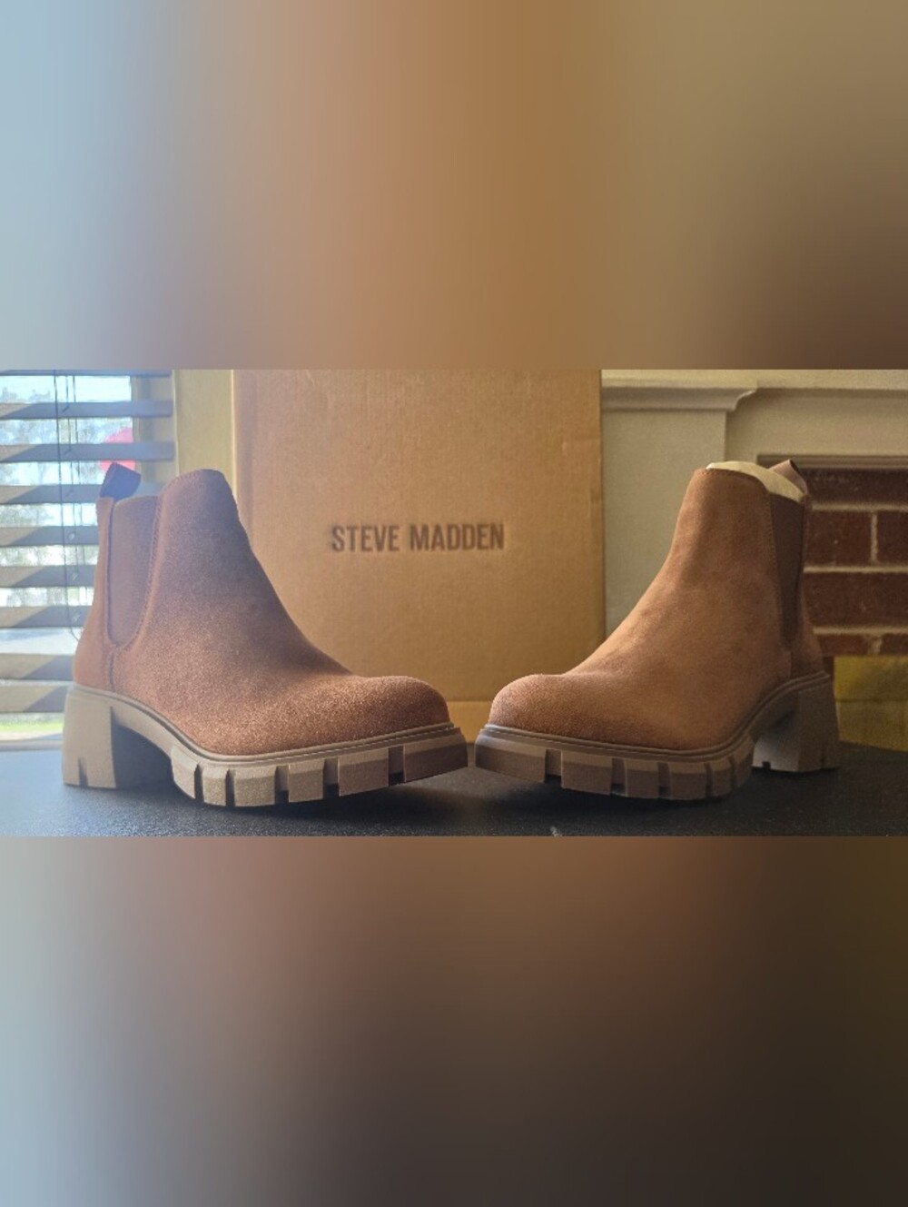NIB Steve Madden Howler Suede Chelsea Boots - Taupe - Size 7